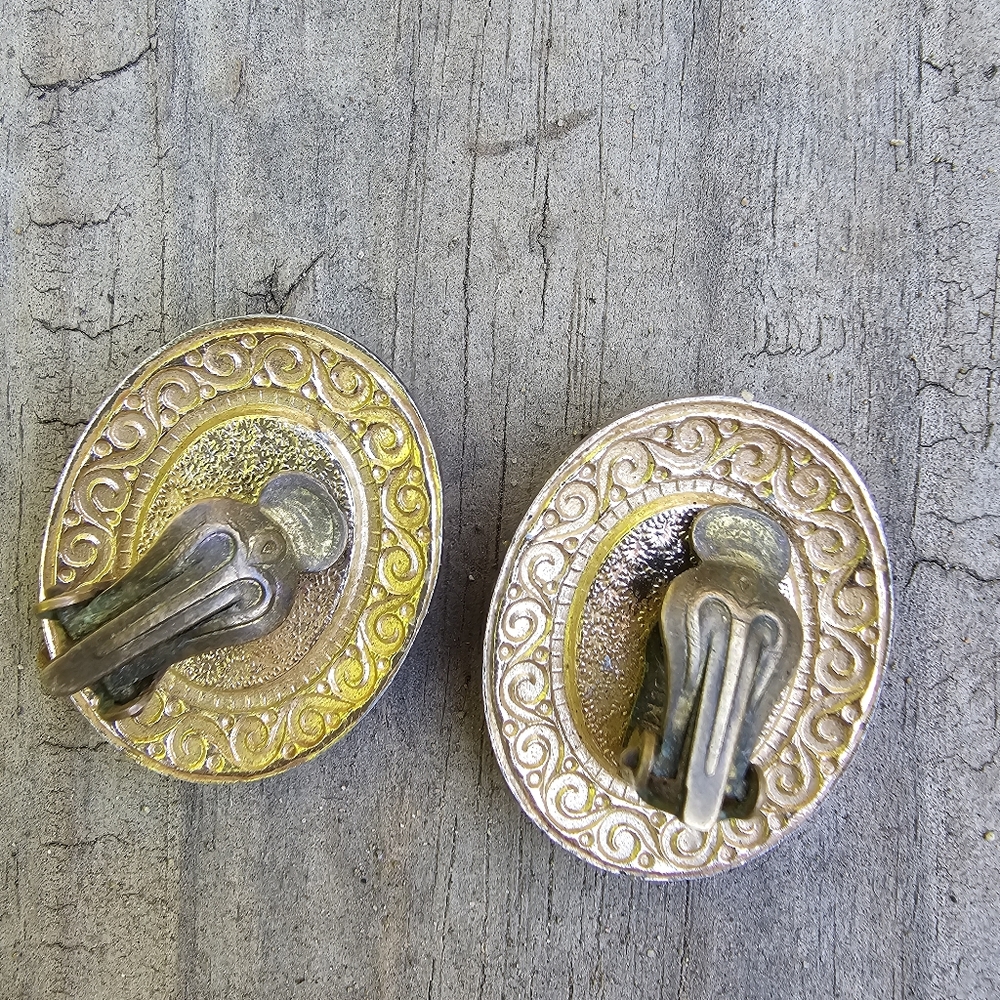 WEST GERMANY Three Muses Graces Clip on Earrings - Picture 3 of 3